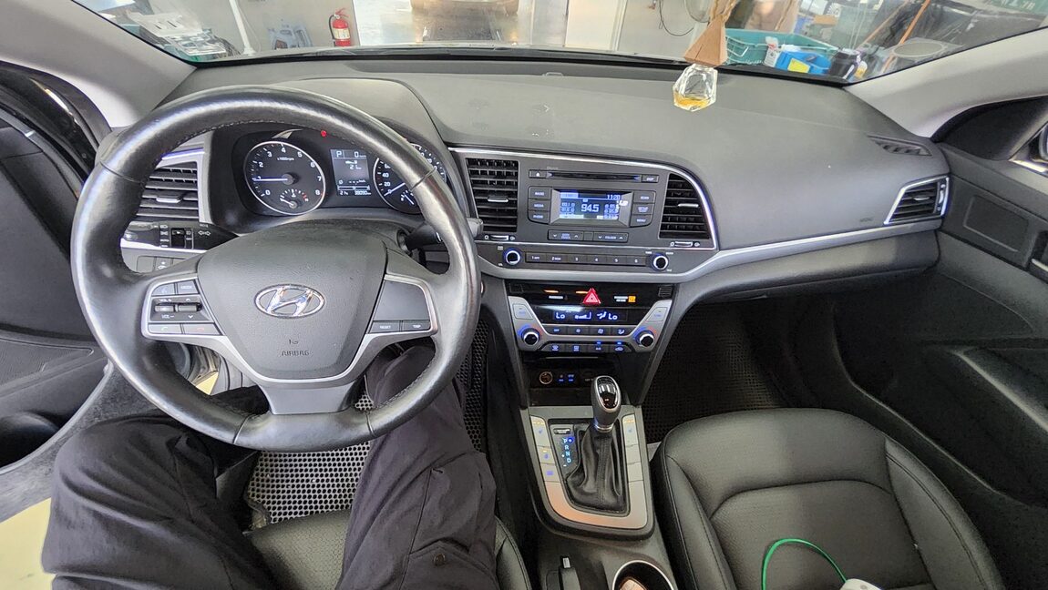 HYUNDAI AVANTE AD 1.6 GDi SMART 2017 - zdjęcie 11