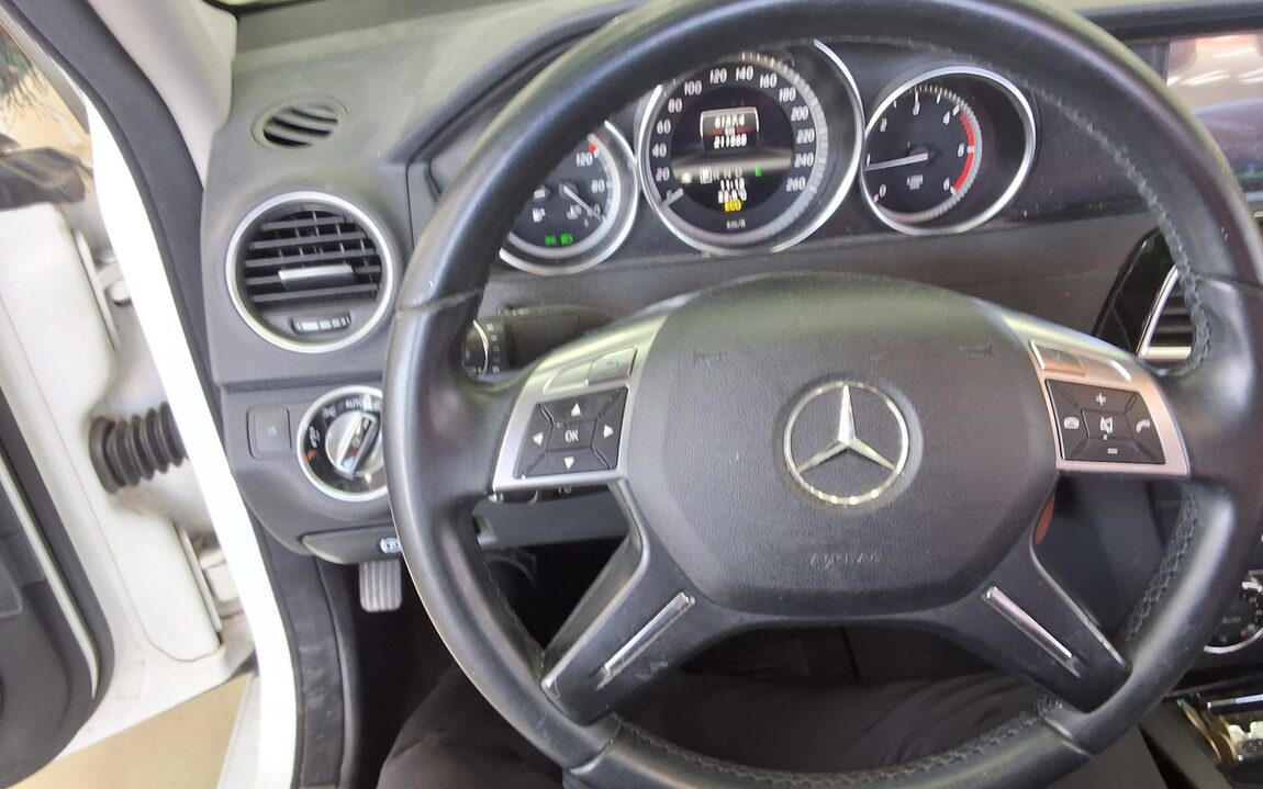 MERCEDES-BENZ C-CLASS (3RD GEN) C220 CDI 2013 - zdjęcie 17