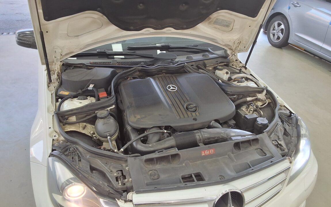 MERCEDES-BENZ C-CLASS (3RD GEN) C220 CDI 2013 - zdjęcie 22