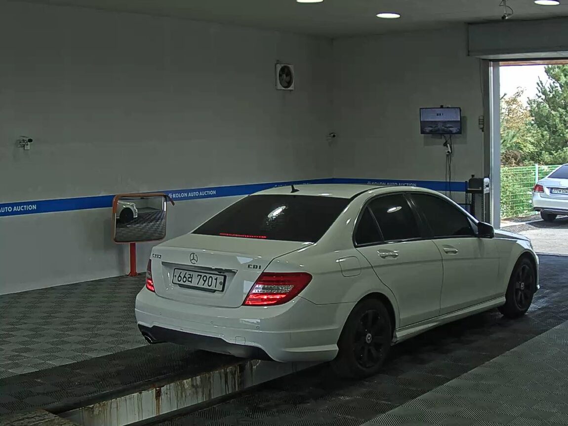 MERCEDES-BENZ C-CLASS (3RD GEN) C220 CDI 2013 - zdjęcie 5