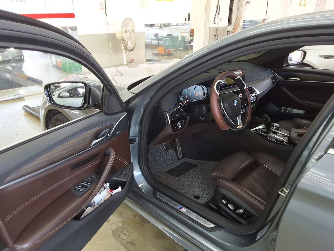 BMW 5 SERIES (7TH GEN) 530i xDRIVE M SPORT PACK PLUS 2018 - zdjęcie 10