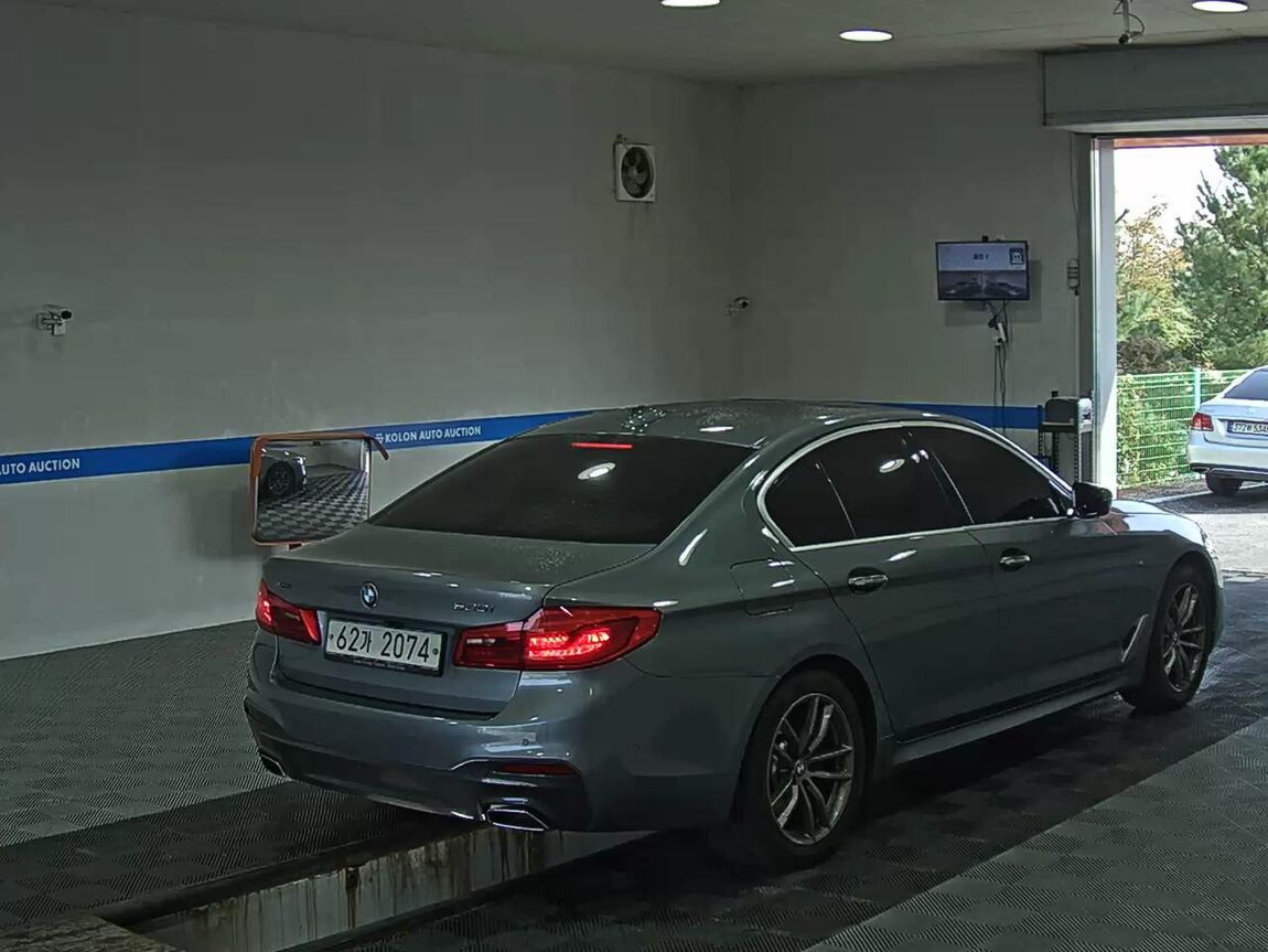 BMW 5 SERIES (7TH GEN) 530i xDRIVE M SPORT PACK PLUS 2018 - zdjęcie 5