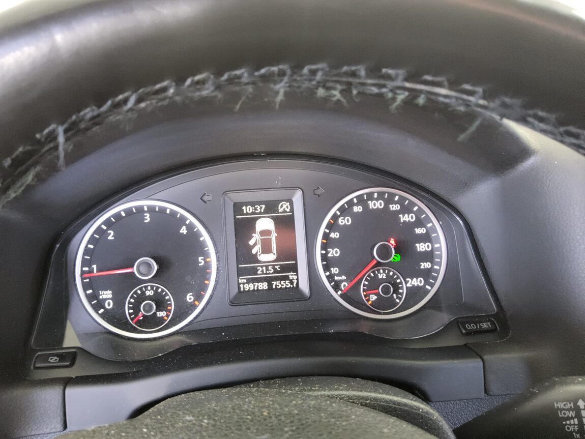 VOLKSWAGEN TIGUAN 2.0 TDI BLUEMOTION PREMIUM 2012 - zdjęcie 9