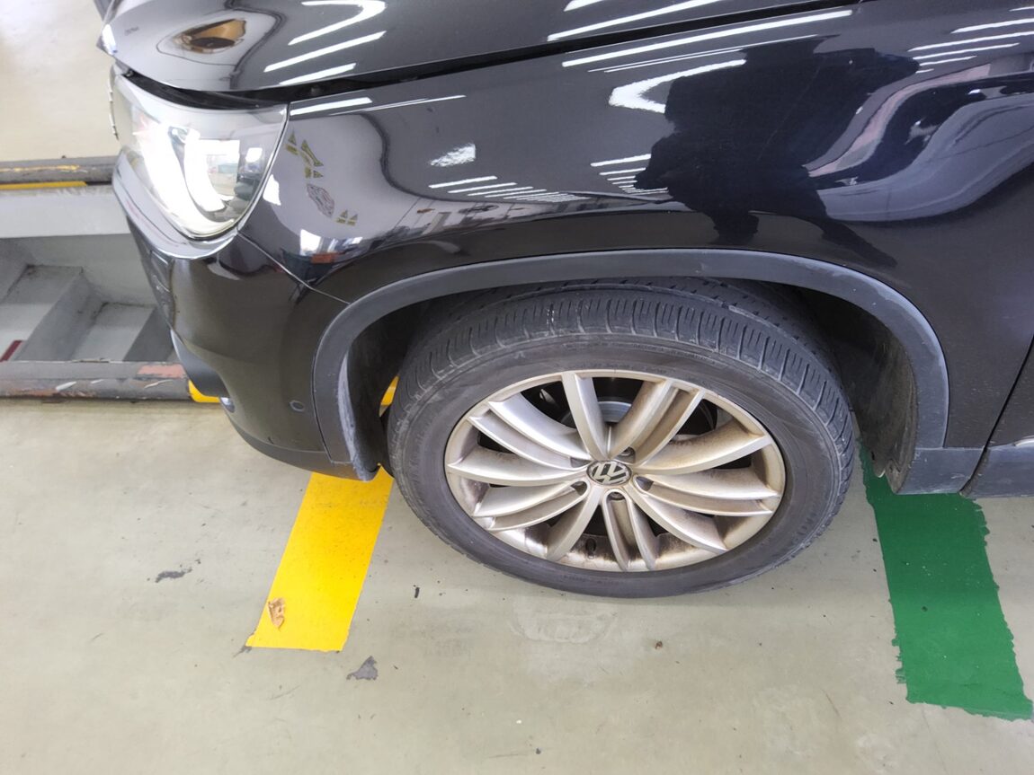 VOLKSWAGEN TIGUAN 2.0 TDI BLUEMOTION PREMIUM 2012 - zdjęcie 21