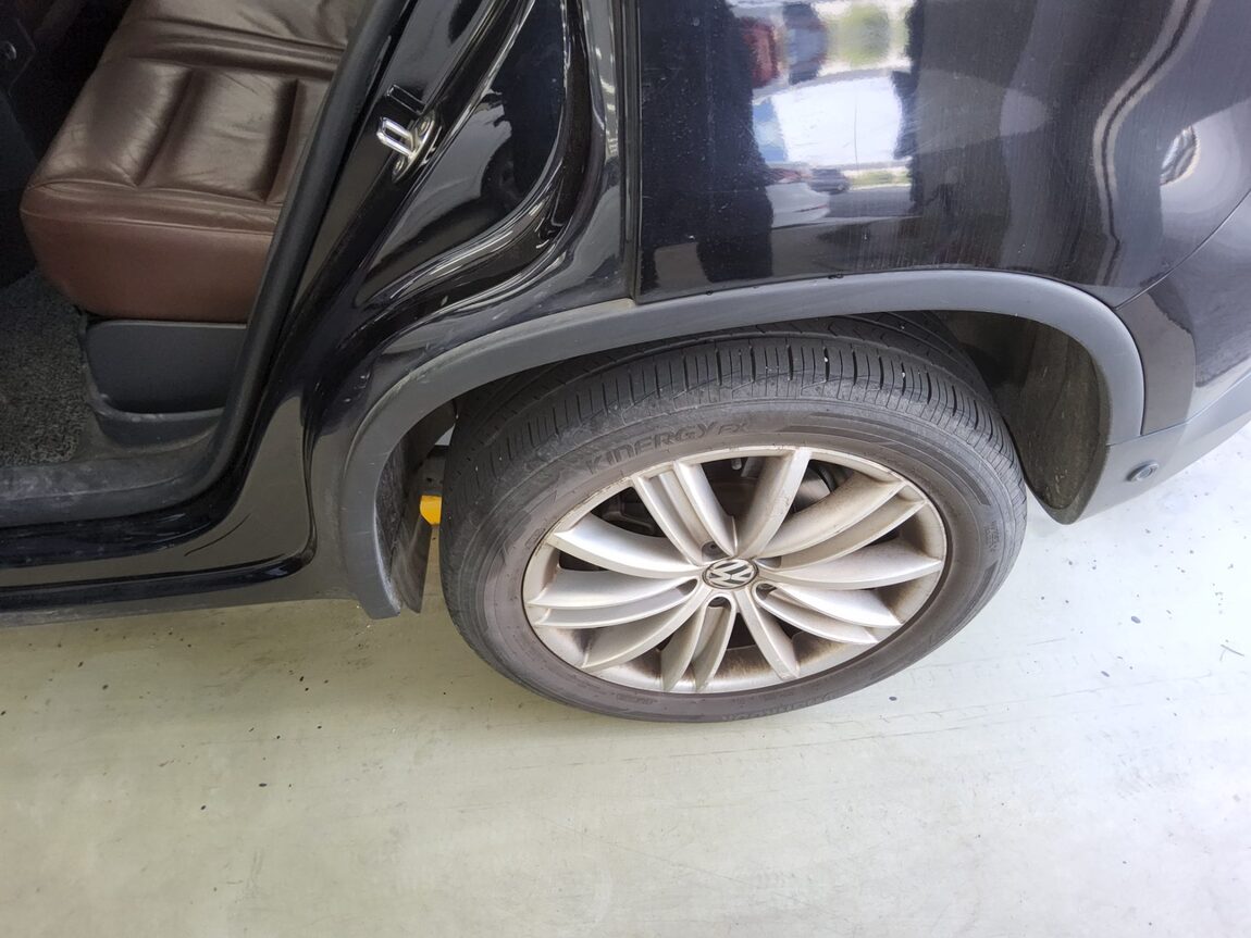 VOLKSWAGEN TIGUAN 2.0 TDI BLUEMOTION PREMIUM 2012 - zdjęcie 22