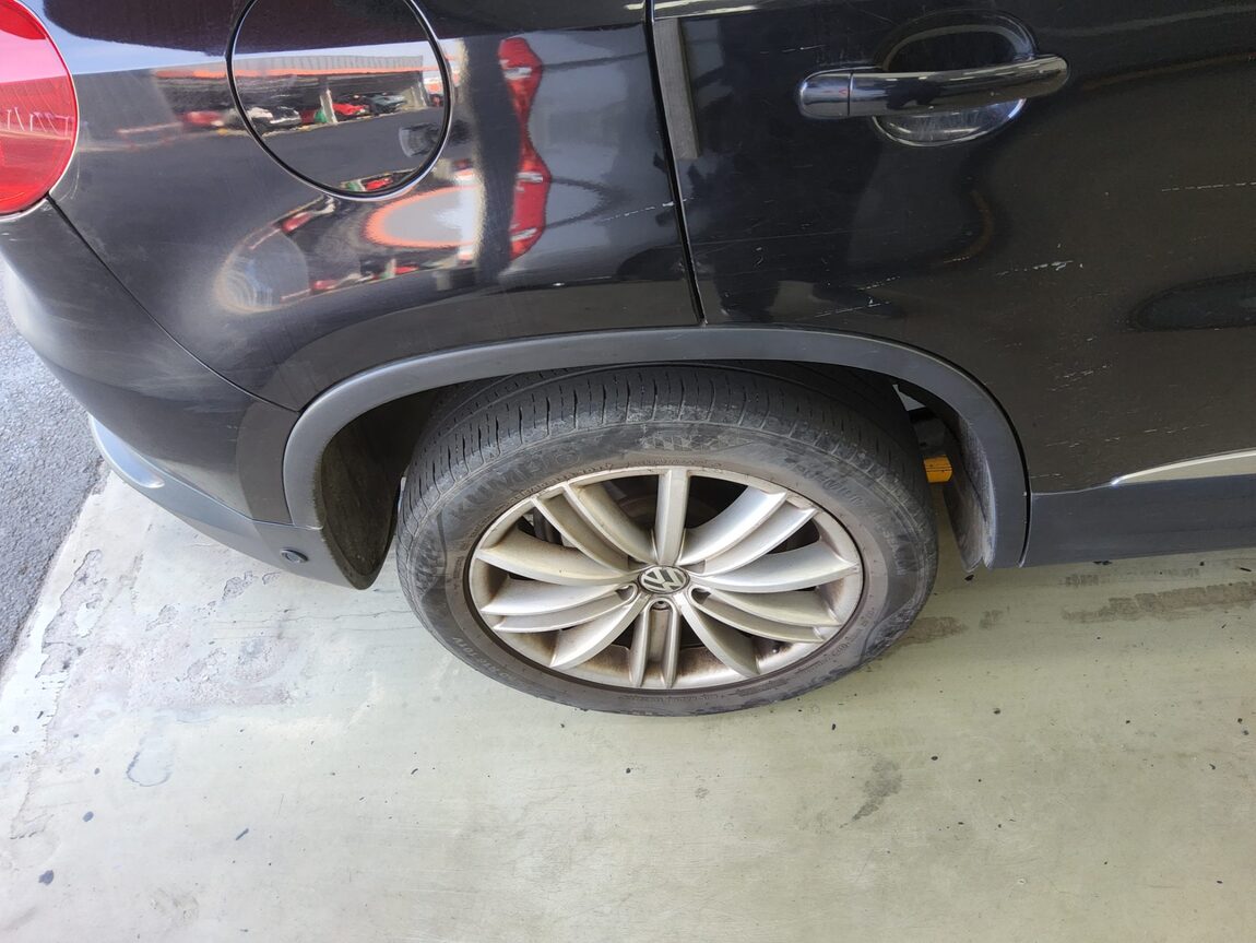 VOLKSWAGEN TIGUAN 2.0 TDI BLUEMOTION PREMIUM 2012 - zdjęcie 24