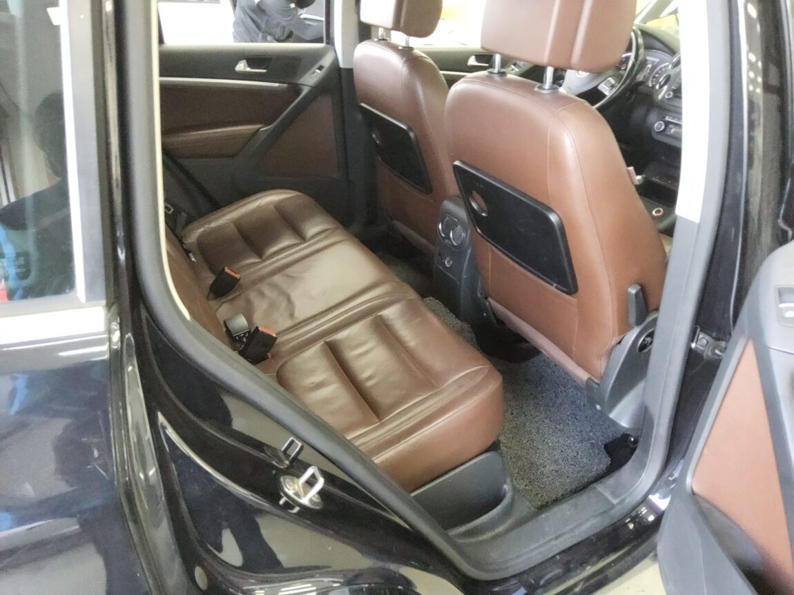 VOLKSWAGEN TIGUAN 2.0 TDI BLUEMOTION PREMIUM 2012 - zdjęcie 13