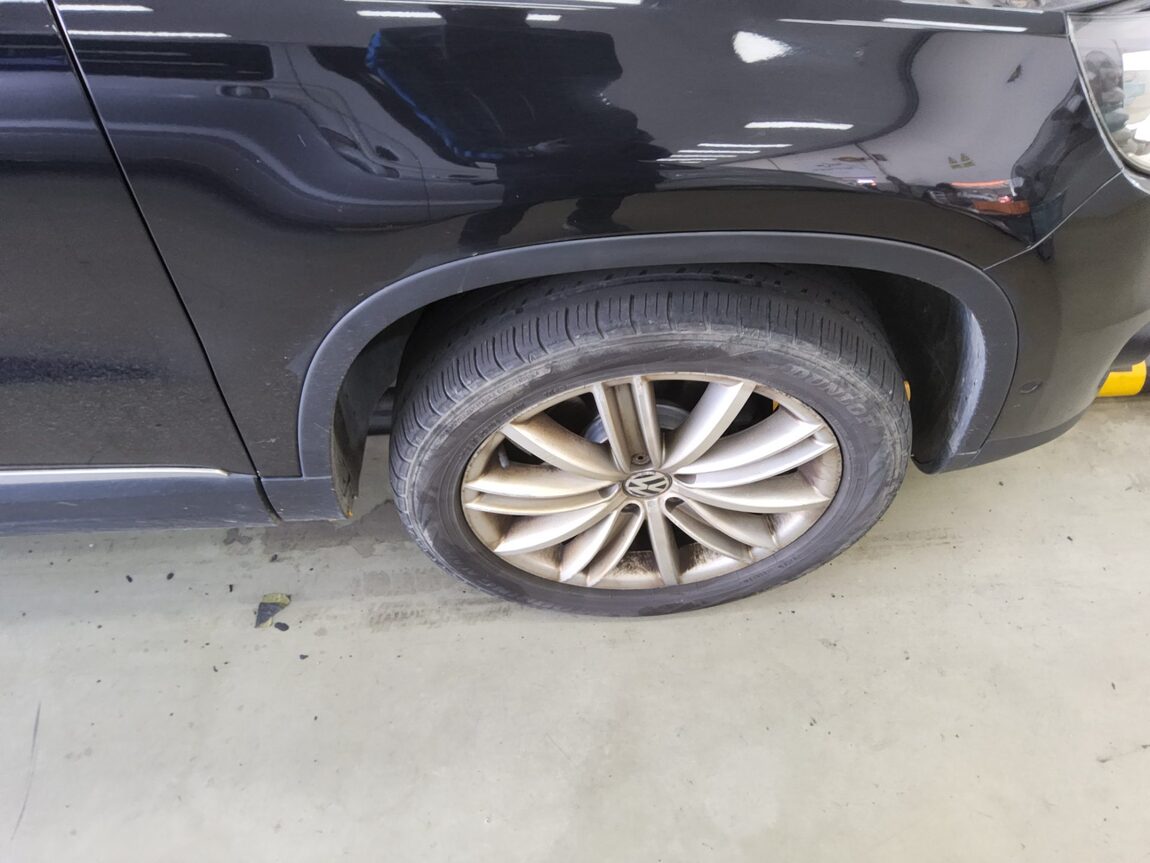VOLKSWAGEN TIGUAN 2.0 TDI BLUEMOTION PREMIUM 2012 - zdjęcie 23