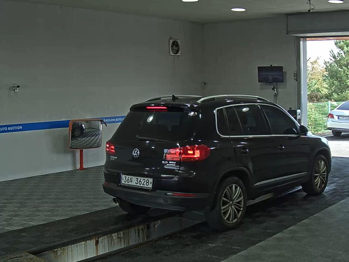 VOLKSWAGEN TIGUAN 2.0 TDI BLUEMOTION PREMIUM 2012 - zdjęcie 5