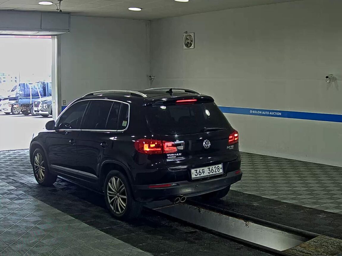 VOLKSWAGEN TIGUAN 2.0 TDI BLUEMOTION PREMIUM 2012 - zdjęcie 6