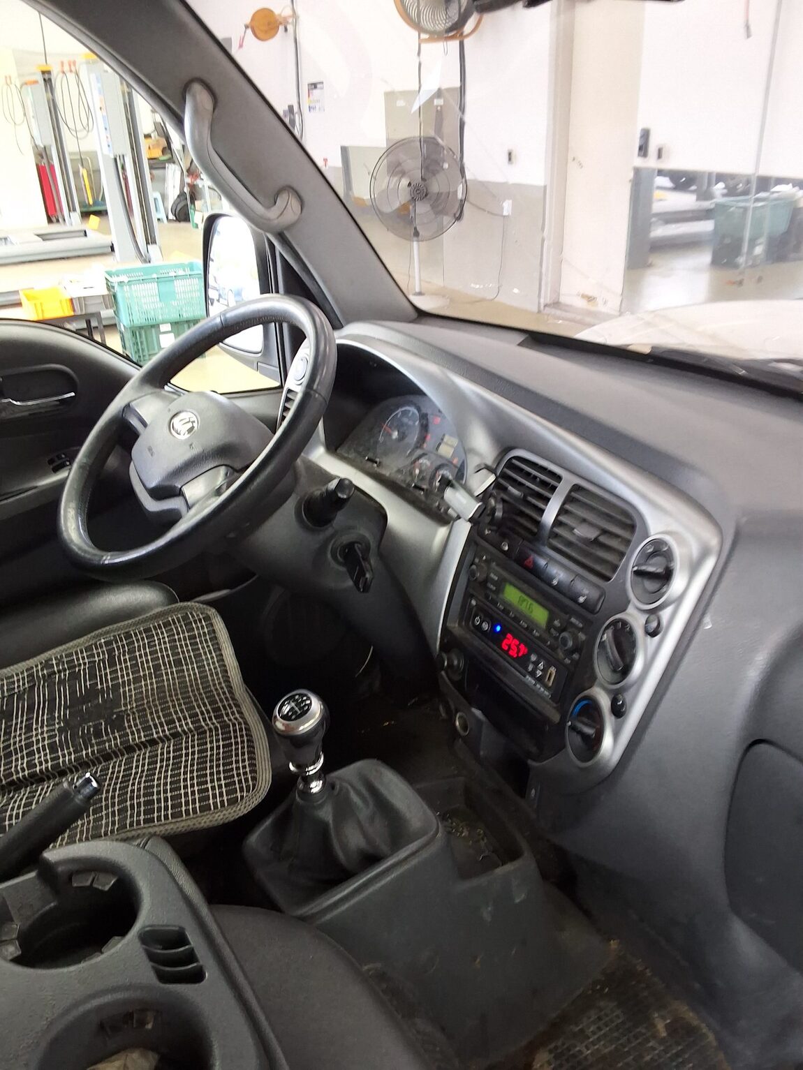 KIA BONGO III CARGO FREEZER BOX TRUCK 1.2 TON STANDARD CAB 2016 - zdjęcie 11