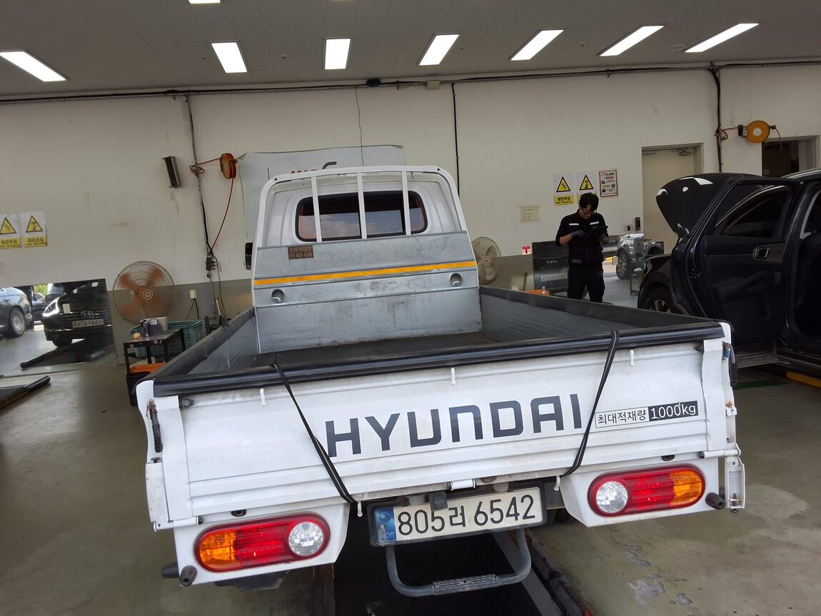 HYUNDAI PORTER II VGT SUPER CAB EXTRA LONG WHEELBASE PREMIUM 2023 - zdjęcie 12