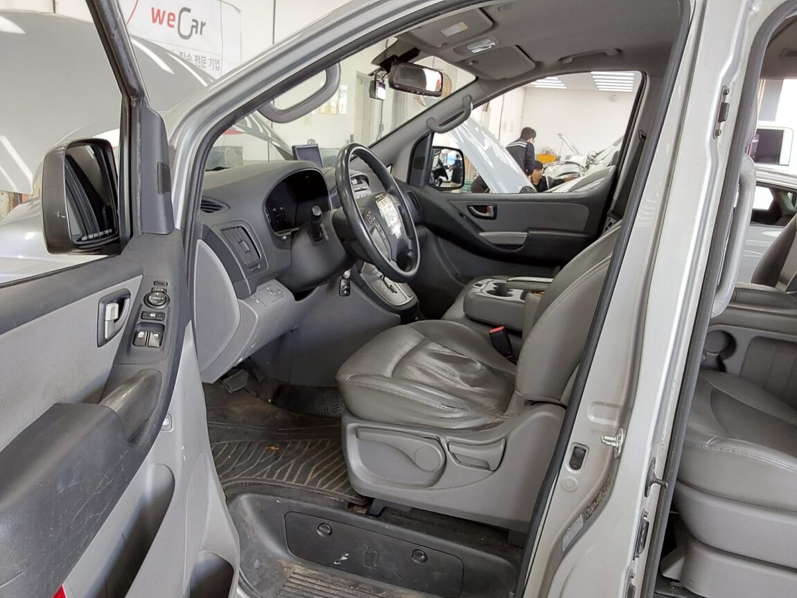 HYUNDAI GRAND STAREX 12-SEATER DIESEL CVX PREMIER 2012 - zdjęcie 10