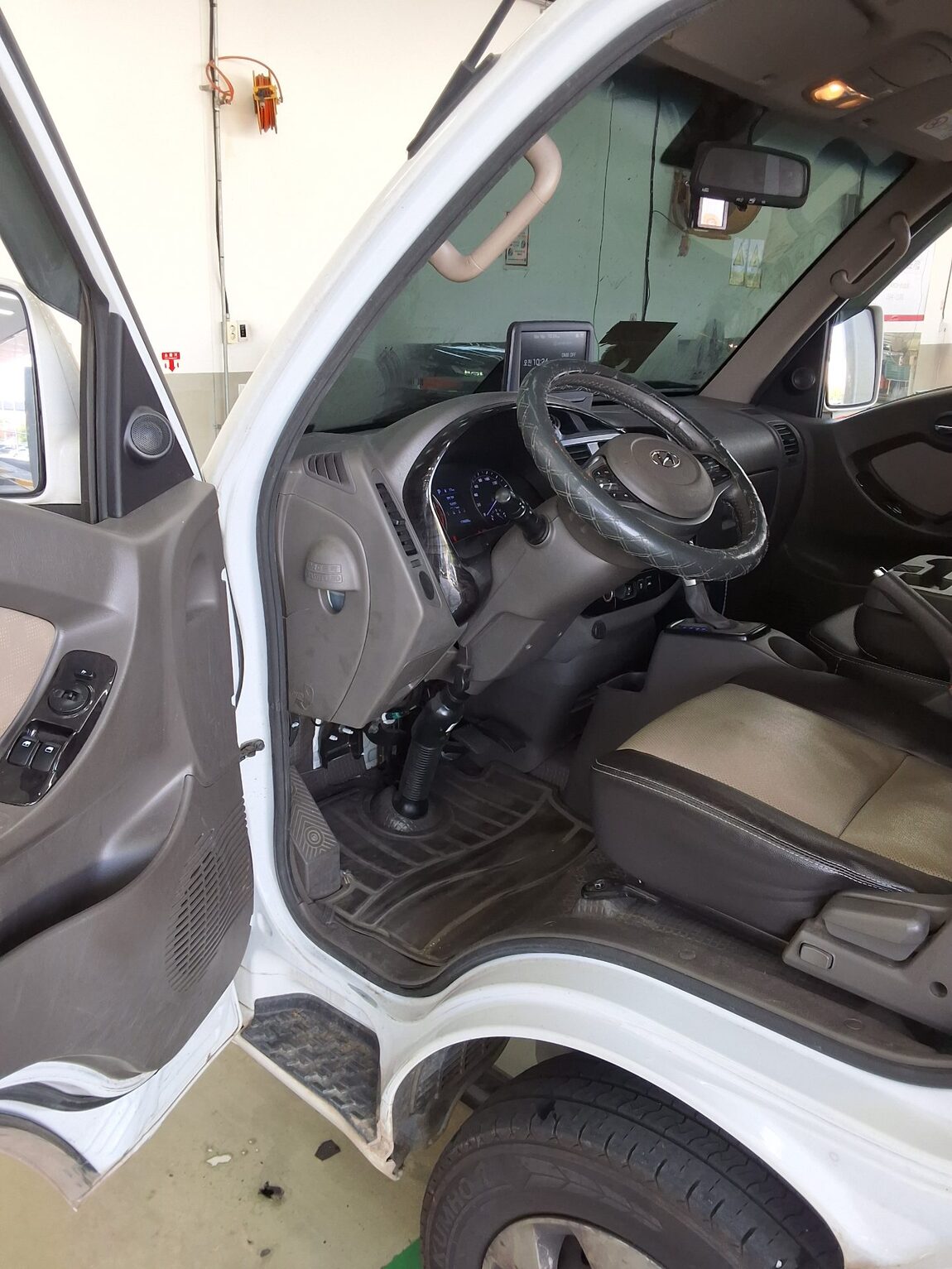 HYUNDAI PORTER II VGT SUPER CAB EXTRA LONG WHEELBASE PREMIUM 2023 - zdjęcie 10