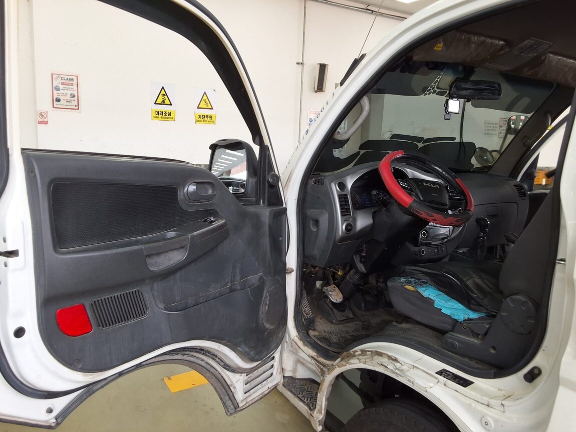 KIA THE NEW BONGO III CARGO 1.2 TON STANDARD CAB EXTRA LONG WHEELBASE GLS 2022 - zdjęcie 10
