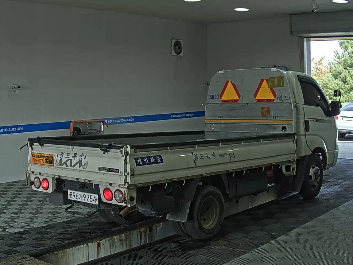 KIA THE NEW BONGO III CARGO 1.2 TON STANDARD CAB EXTRA LONG WHEELBASE GLS 2022 - zdjęcie 5