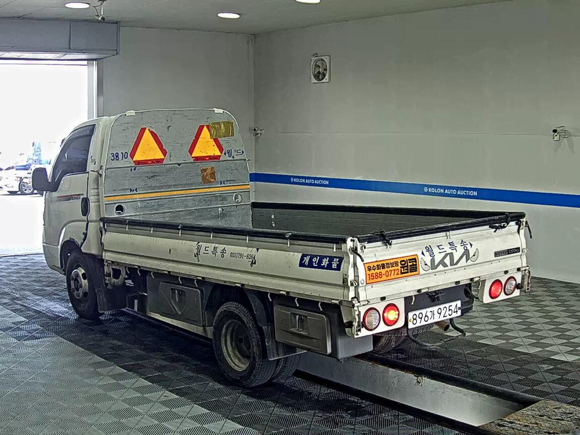 KIA THE NEW BONGO III CARGO 1.2 TON STANDARD CAB EXTRA LONG WHEELBASE GLS 2022 - zdjęcie 6