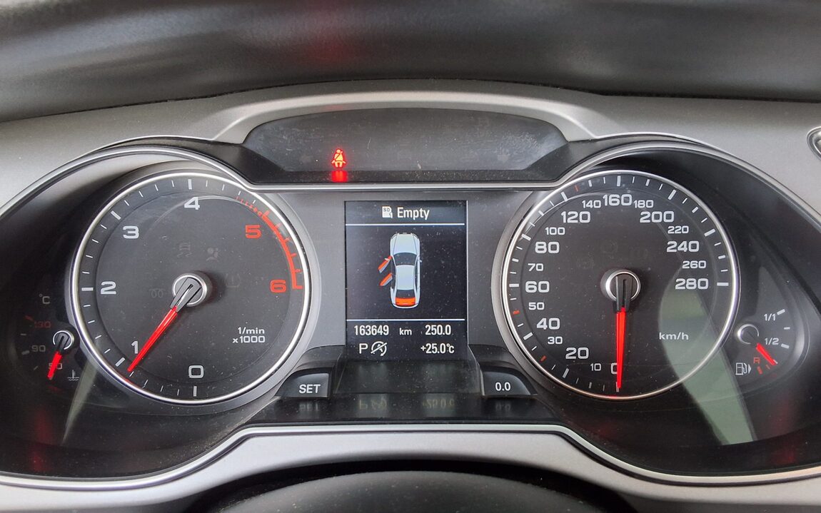 AUDI A4 (4TH GEN) 30 TDI 2016 - zdjęcie 9