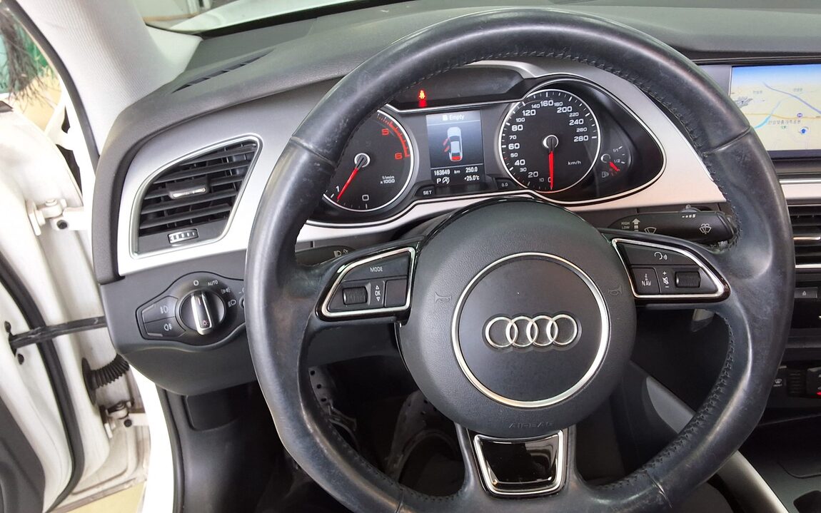 AUDI A4 (4TH GEN) 30 TDI 2016 - zdjęcie 17
