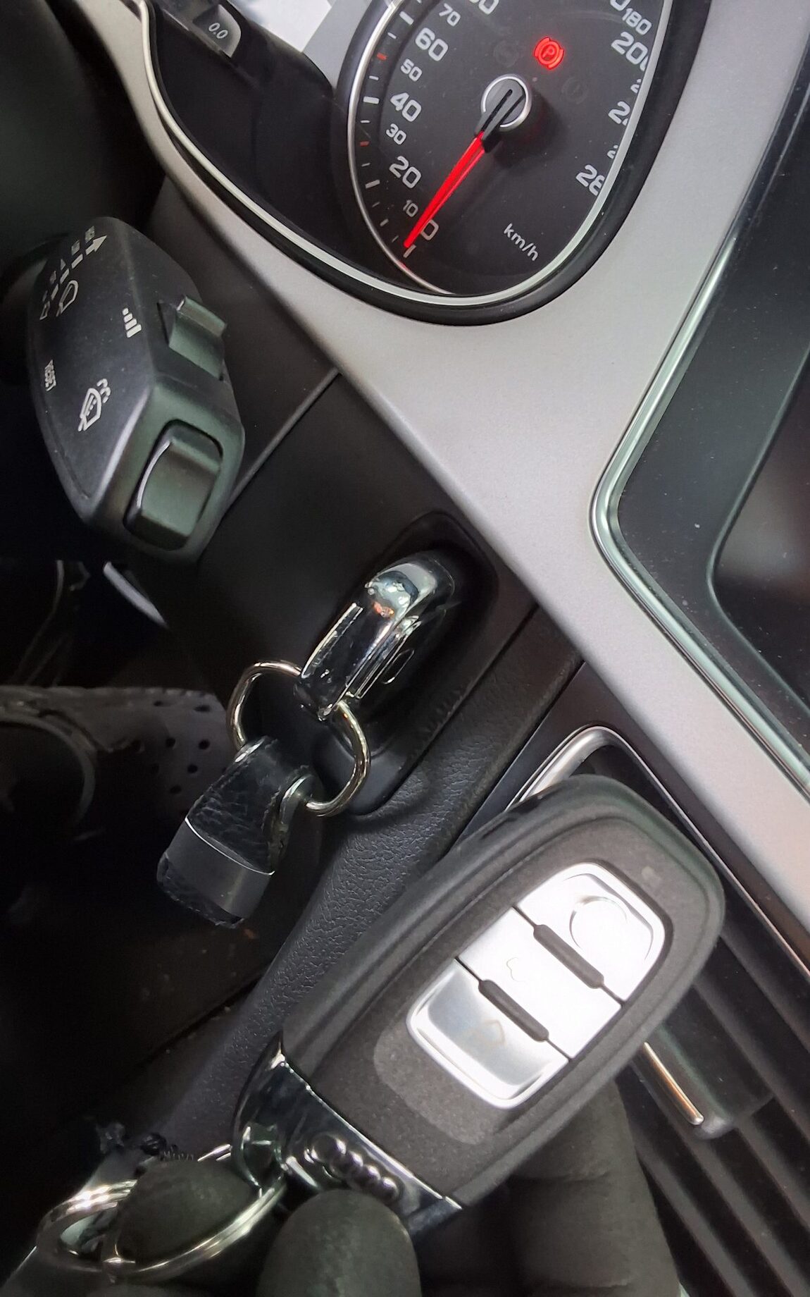 AUDI A4 (4TH GEN) 30 TDI 2016 - zdjęcie 19