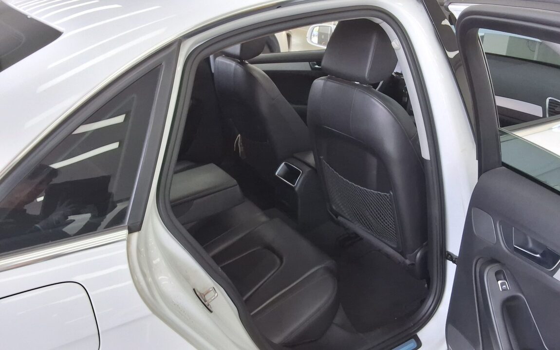 AUDI A4 (4TH GEN) 30 TDI 2016 - zdjęcie 13