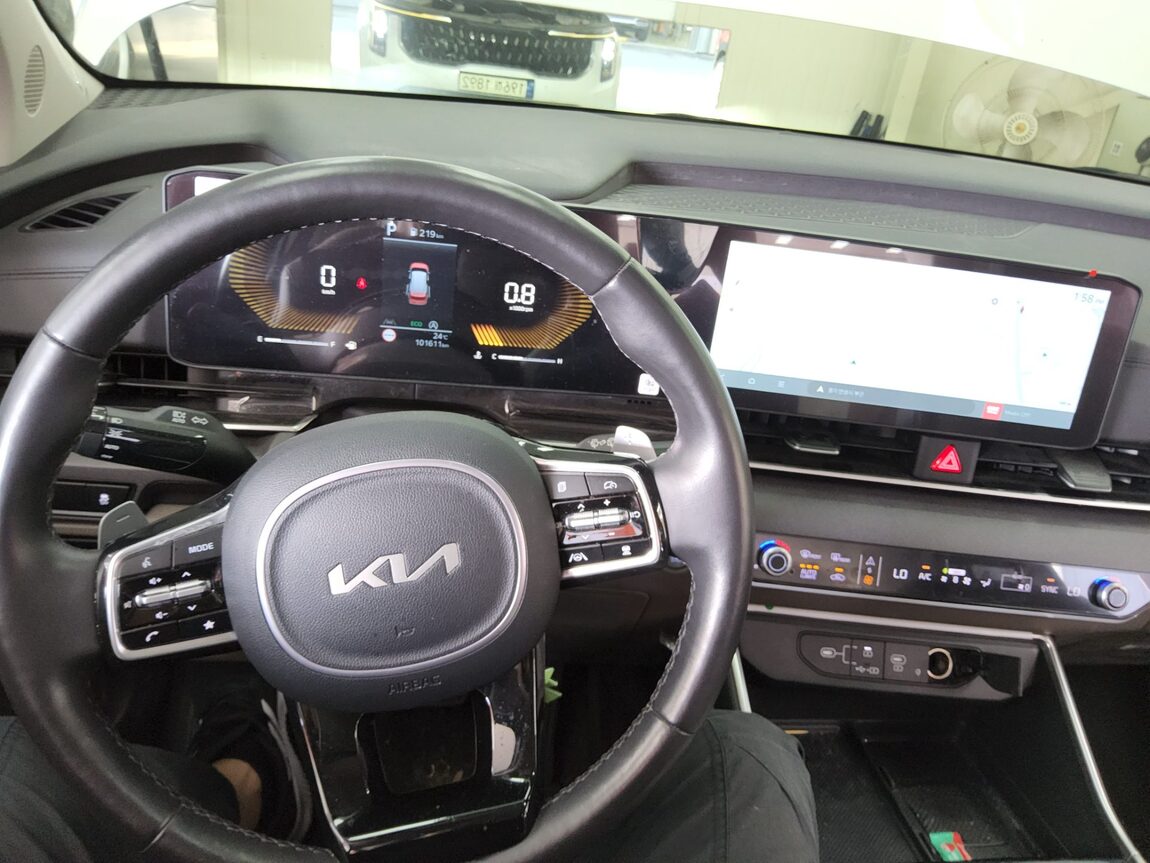 KIA THE NEW CARNIVAL (KA4) 9-SEATER DIESEL PRESTIGE 2024 - zdjęcie 17