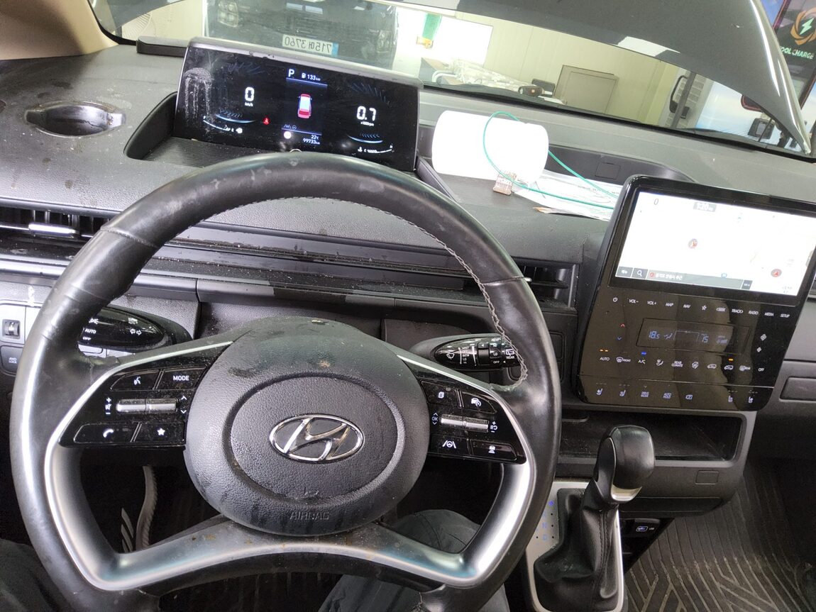 HYUNDAI STARIA 2.2 DIESEL TOURER 11-SEATER 4WD MODERN 2023 - zdjęcie 17