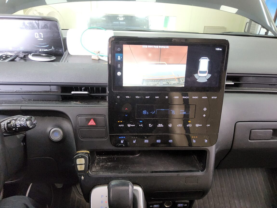 HYUNDAI STARIA 2.2 DIESEL TOURER 11-SEATER 4WD MODERN 2023 - zdjęcie 18