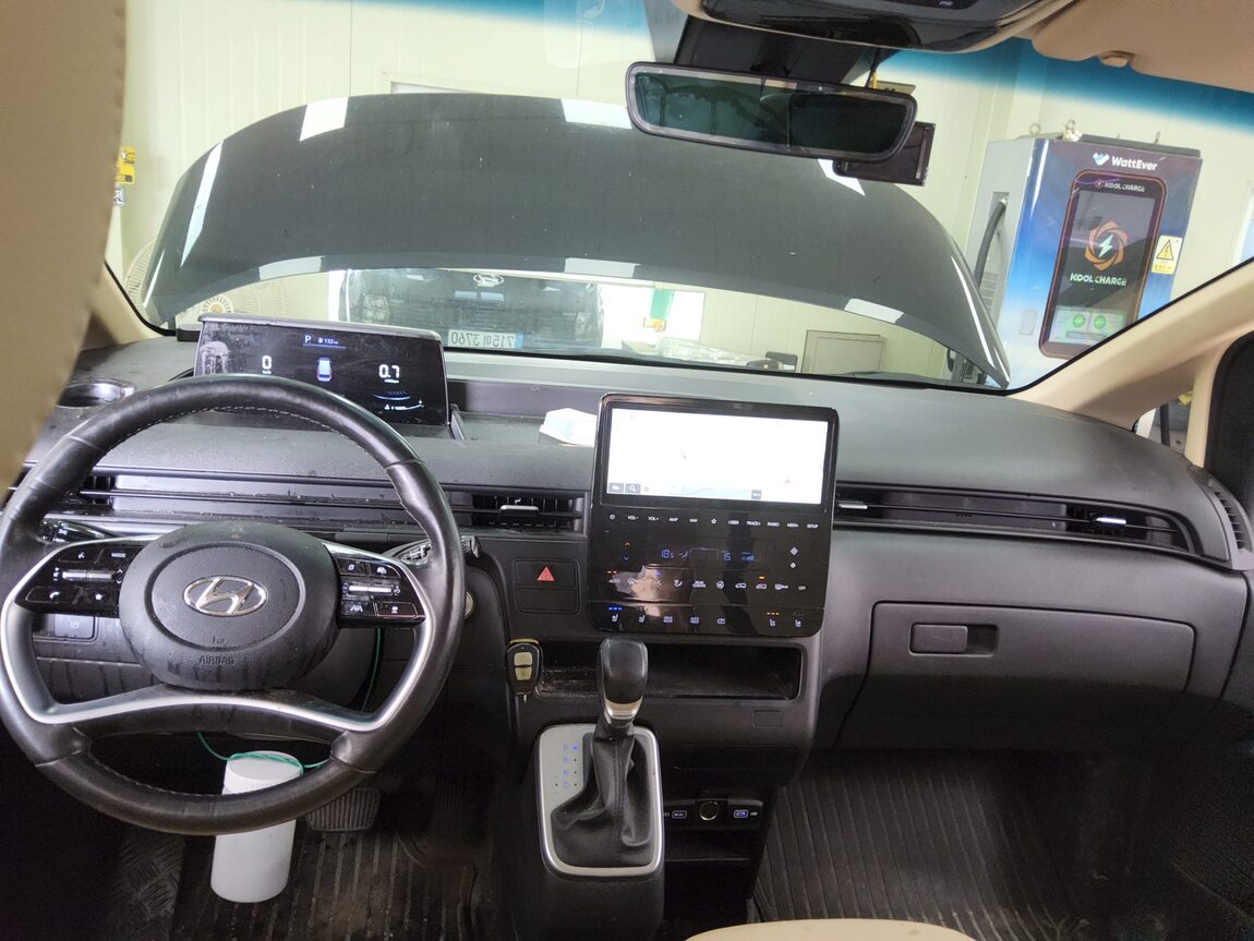 HYUNDAI STARIA 2.2 DIESEL TOURER 11-SEATER 4WD MODERN 2023 - zdjęcie 11