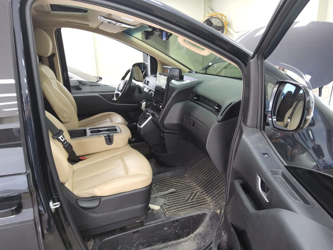 HYUNDAI STARIA 2.2 DIESEL TOURER 11-SEATER 4WD MODERN 2023 - zdjęcie 14