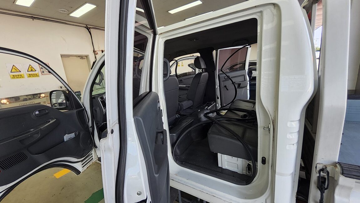 KIA BONGO III CARGO CRDi DOUBLE CAB EXTRA LONG WHEELBASE 2016 - zdjęcie 12