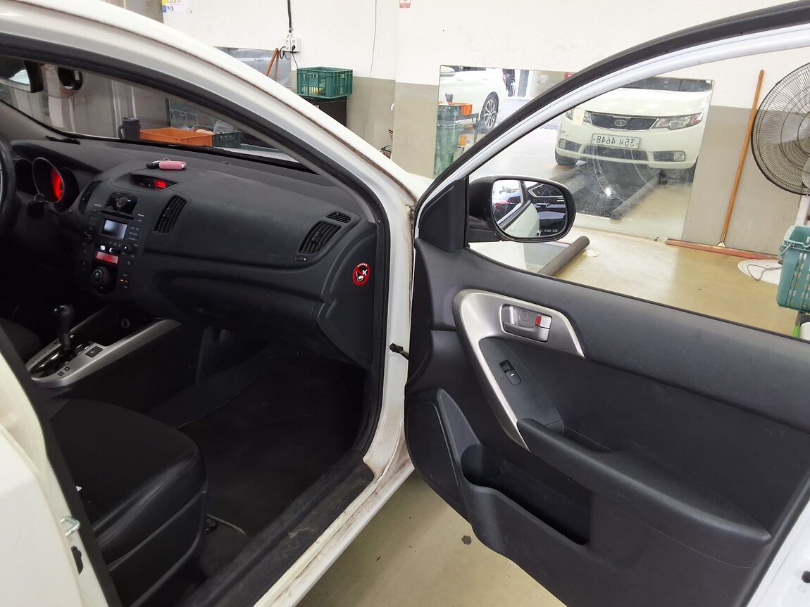KIA FORTE 1.6 CVVT PREMIUM Si BLACK 2009 - zdjęcie 14