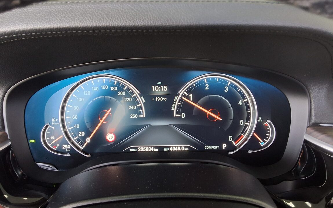 BMW 5 SERIES (7TH GEN) 520d M SPORT PACK PLUS 2017 - zdjęcie 9