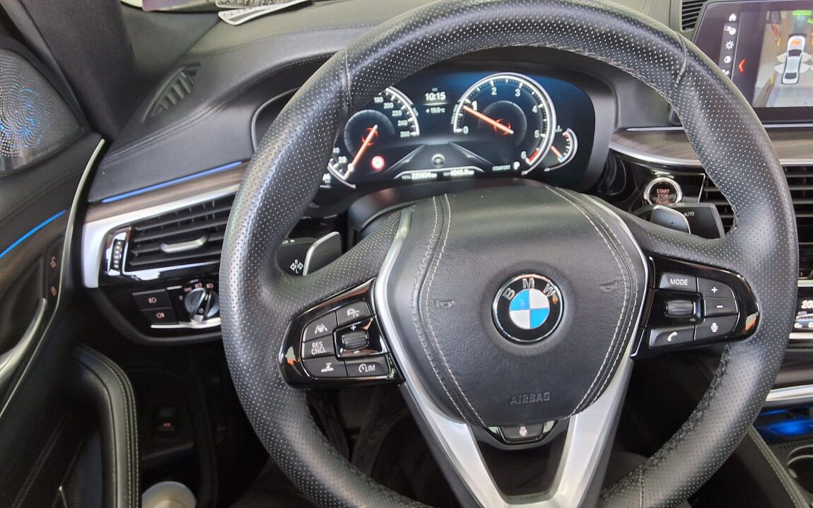 BMW 5 SERIES (7TH GEN) 520d M SPORT PACK PLUS 2017 - zdjęcie 17