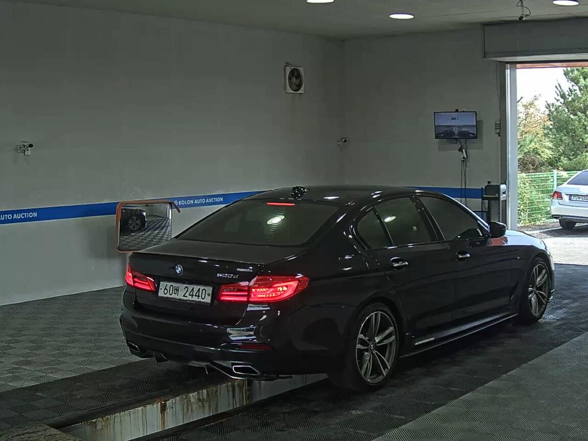 BMW 5 SERIES (7TH GEN) 520d M SPORT PACK PLUS 2017 - zdjęcie 5