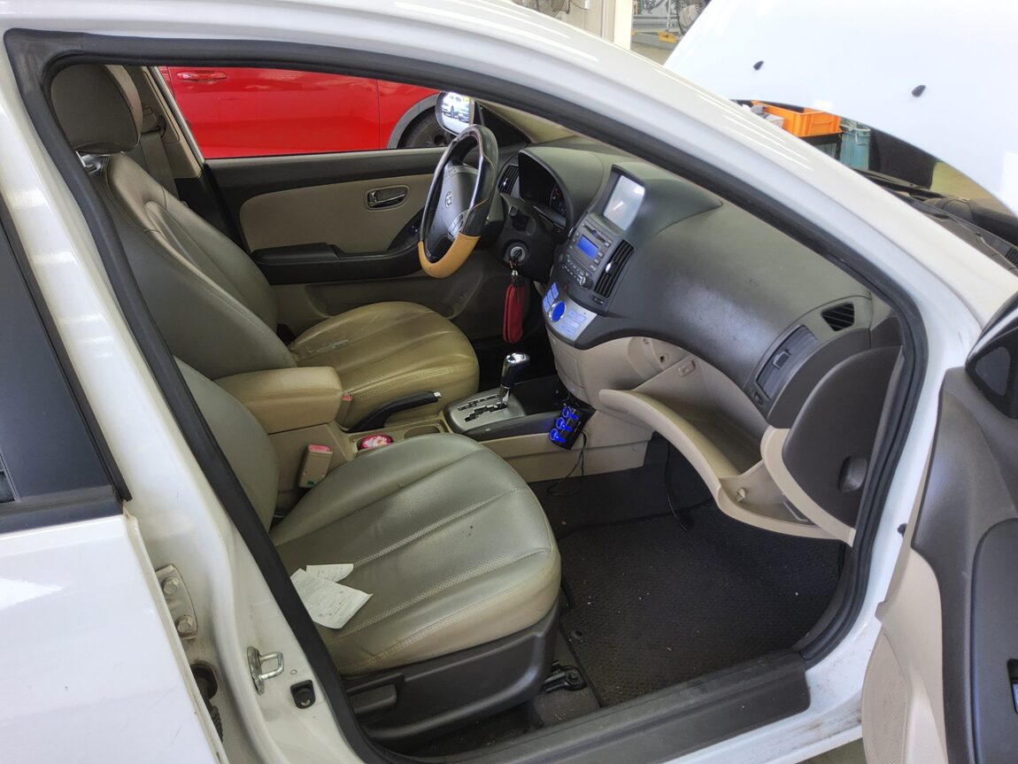 HYUNDAI AVANTE HD 1.6 VVT S16 LUXURY 2010 - zdjęcie 14