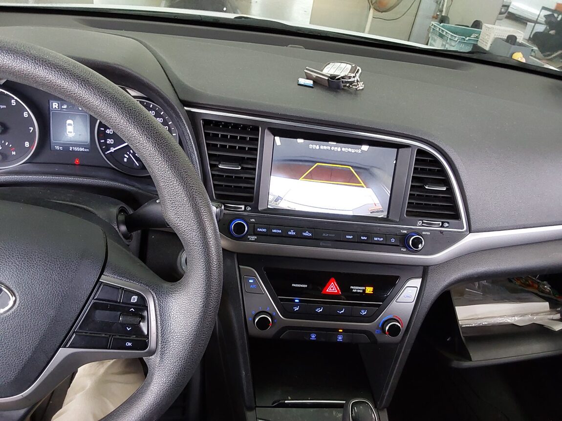 HYUNDAI AVANTE AD 1.6 GDi VALUE PLUS 2018 - zdjęcie 17