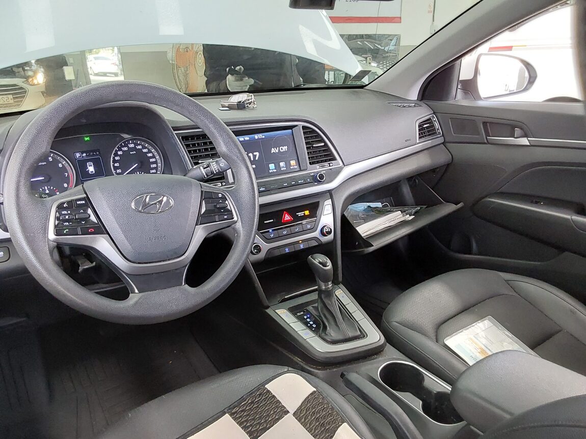 HYUNDAI AVANTE AD 1.6 GDi VALUE PLUS 2018 - zdjęcie 11