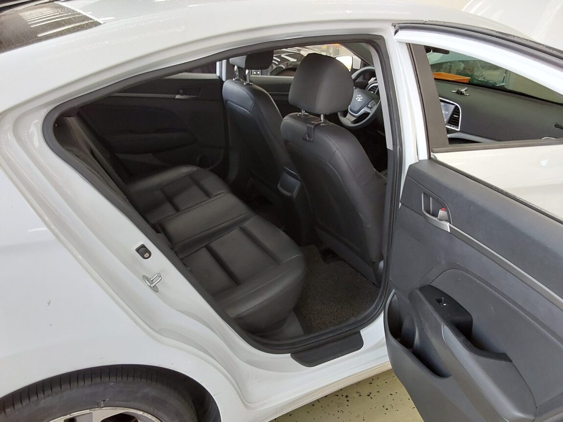 HYUNDAI AVANTE AD 1.6 GDi VALUE PLUS 2018 - zdjęcie 13