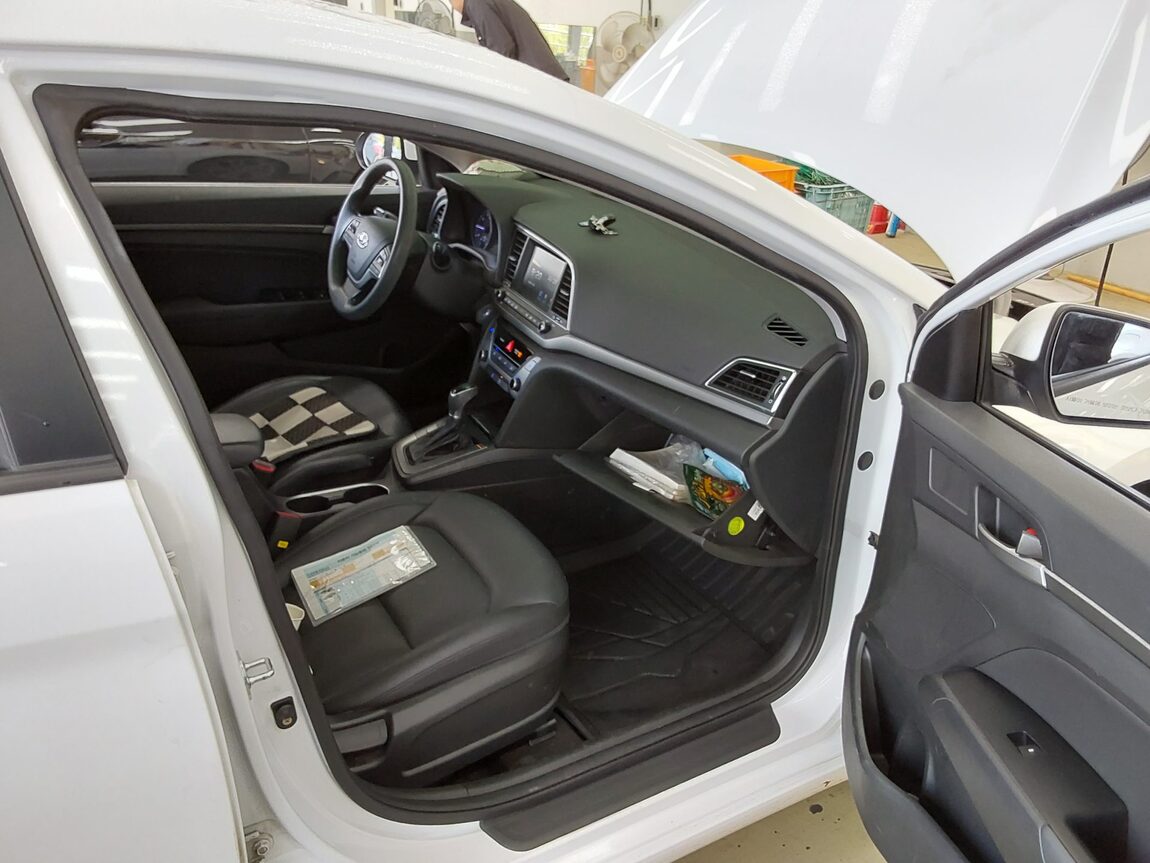 HYUNDAI AVANTE AD 1.6 GDi VALUE PLUS 2018 - zdjęcie 14