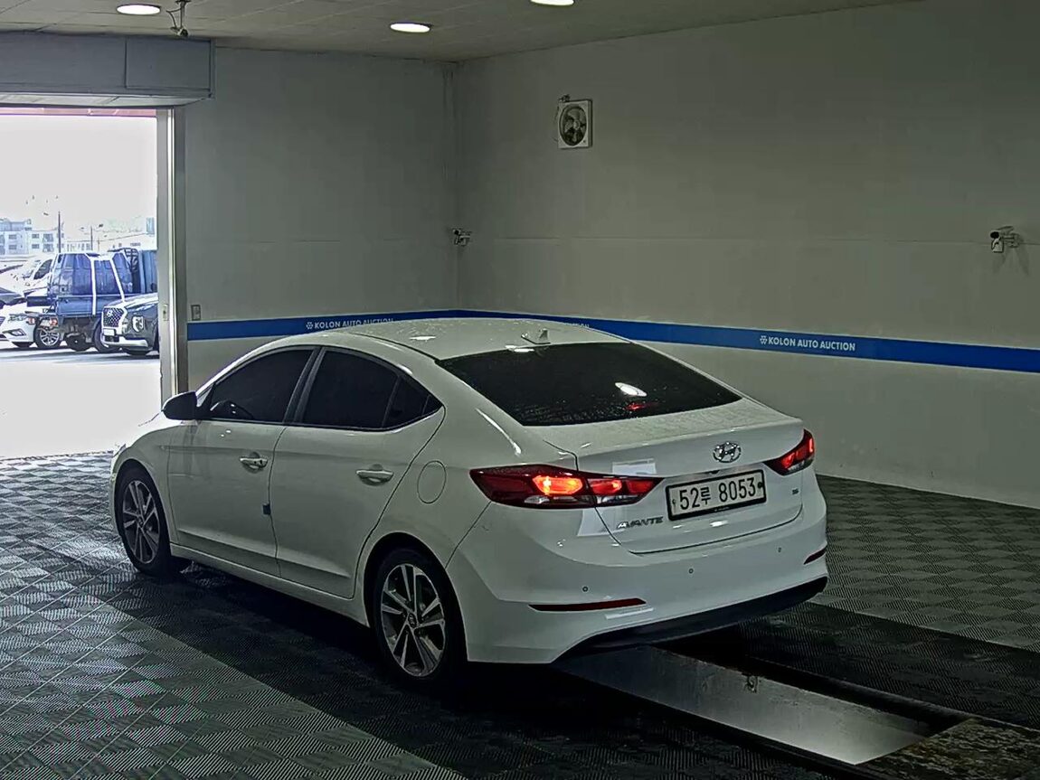 HYUNDAI AVANTE AD 1.6 GDi VALUE PLUS 2018 - zdjęcie 6