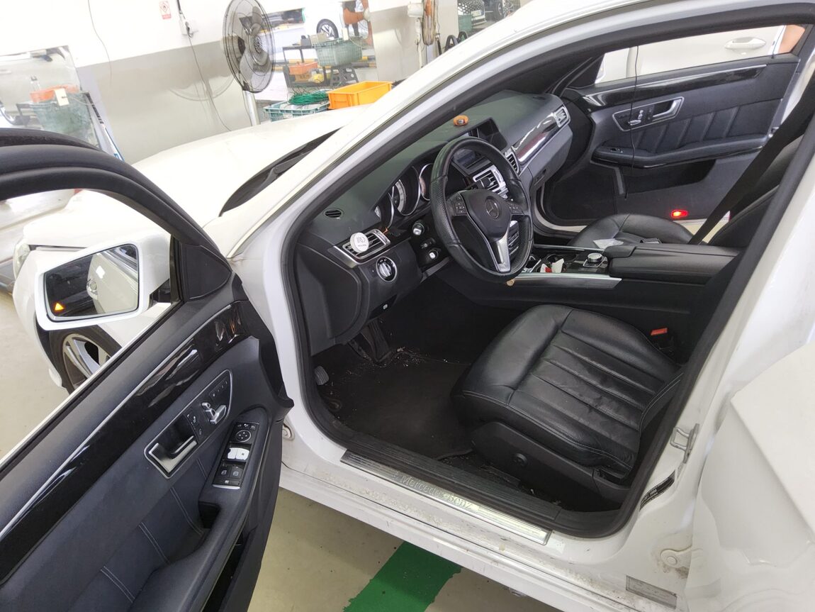 MERCEDES-BENZ E-CLASS (4TH GEN) E220 CDI AVANTGARDE 2014 - zdjęcie 10