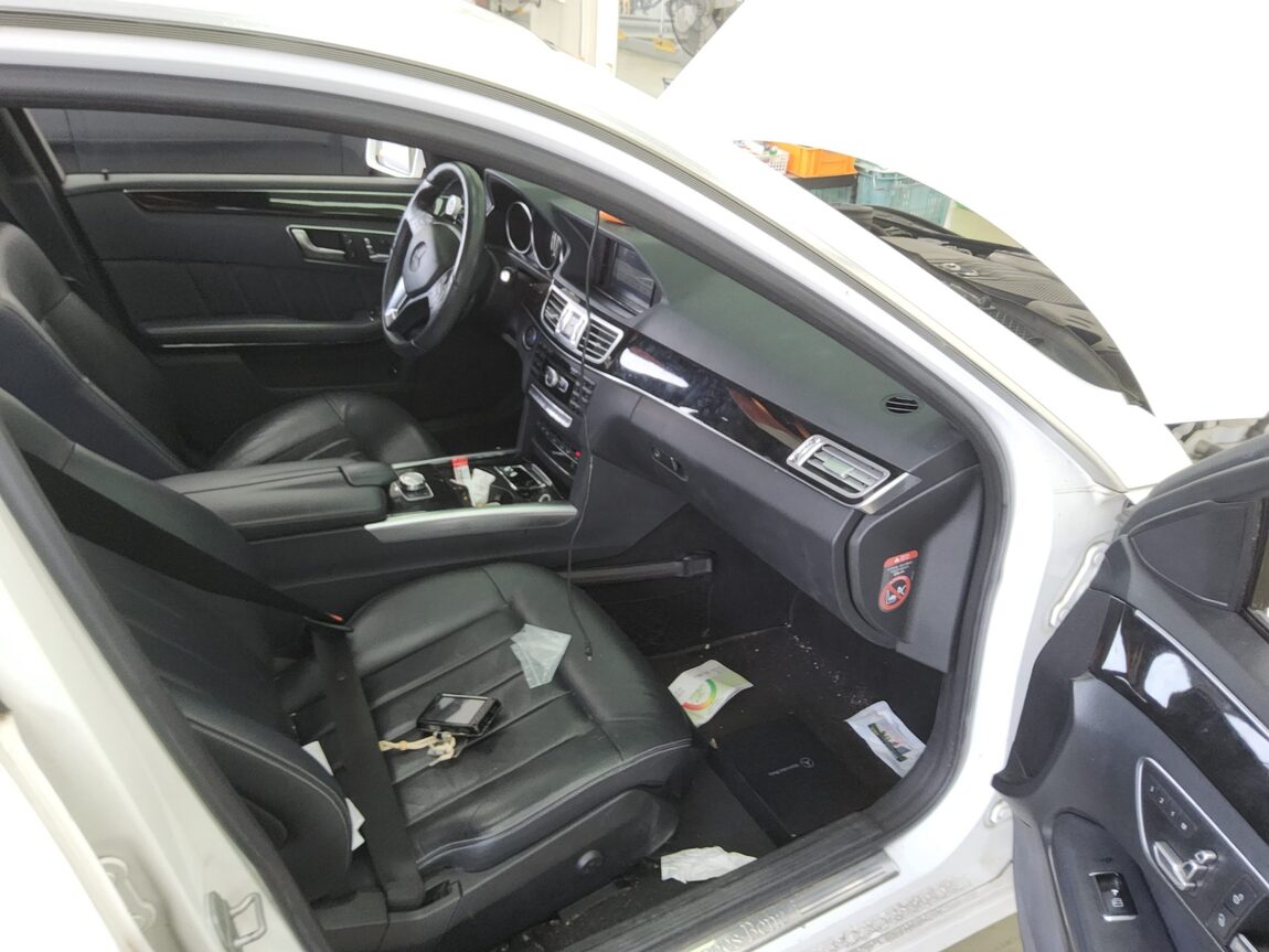 MERCEDES-BENZ E-CLASS (4TH GEN) E220 CDI AVANTGARDE 2014 - zdjęcie 14