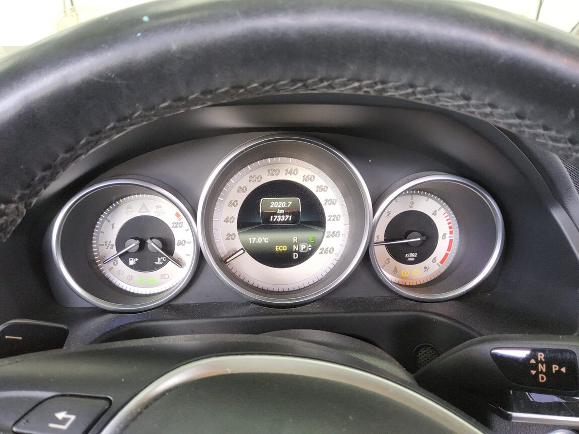 MERCEDES-BENZ E-CLASS (4TH GEN) E220 CDI AVANTGARDE 2014 - zdjęcie 9