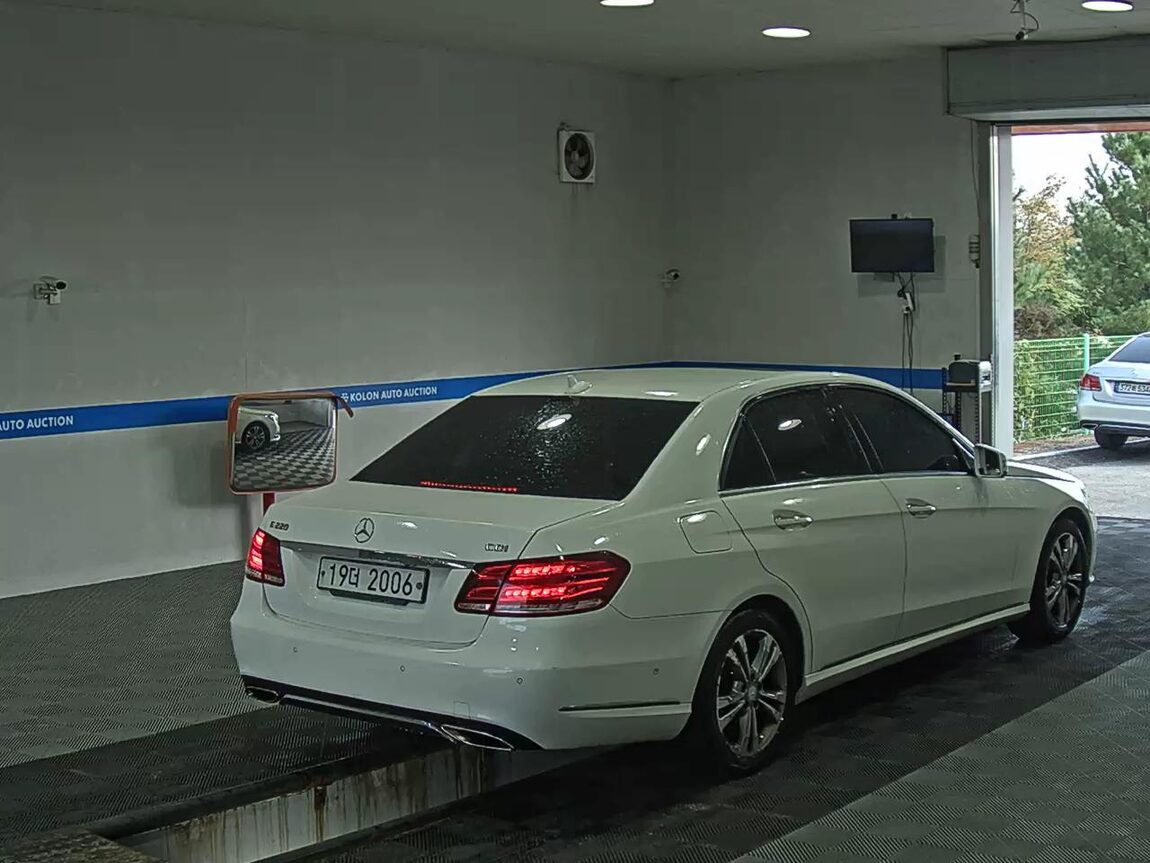MERCEDES-BENZ E-CLASS (4TH GEN) E220 CDI AVANTGARDE 2014 - zdjęcie 5