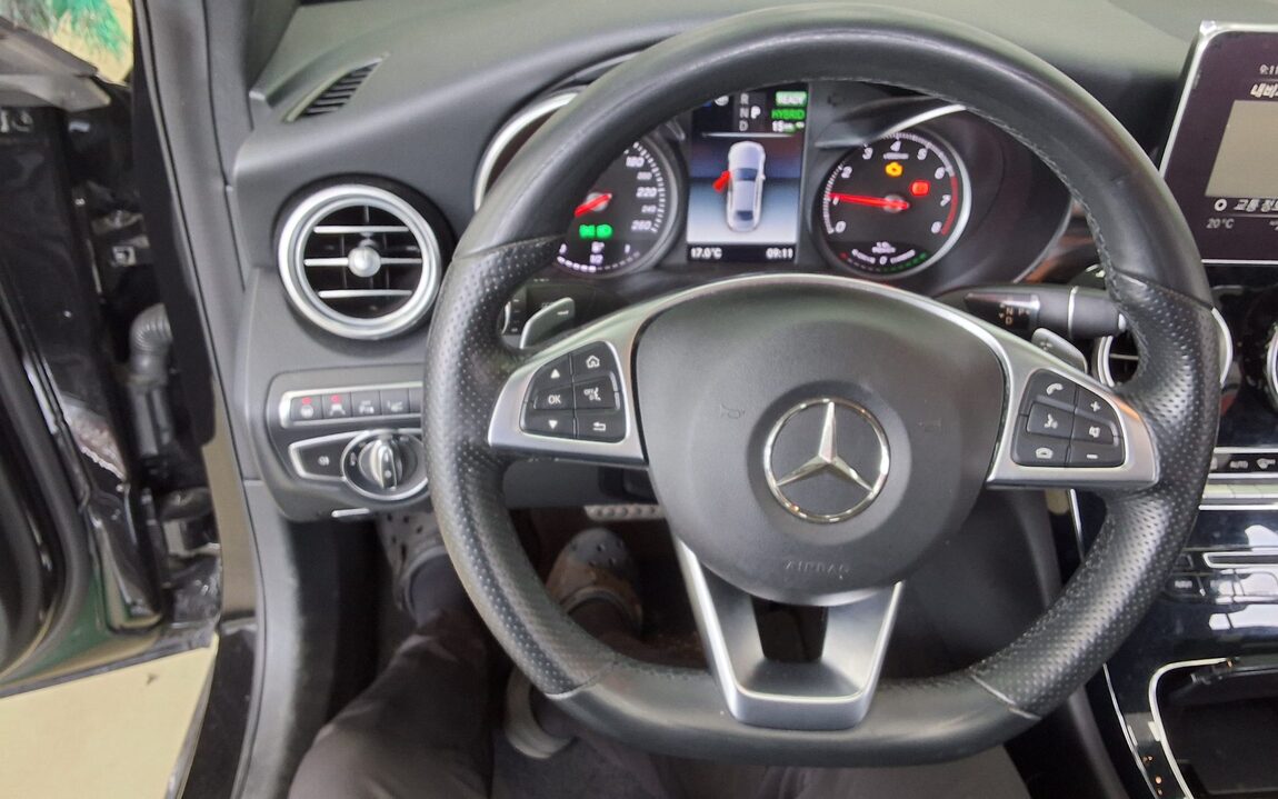 MERCEDES-BENZ C-CLASS (4TH GEN) C350 e 2018 - zdjęcie 17