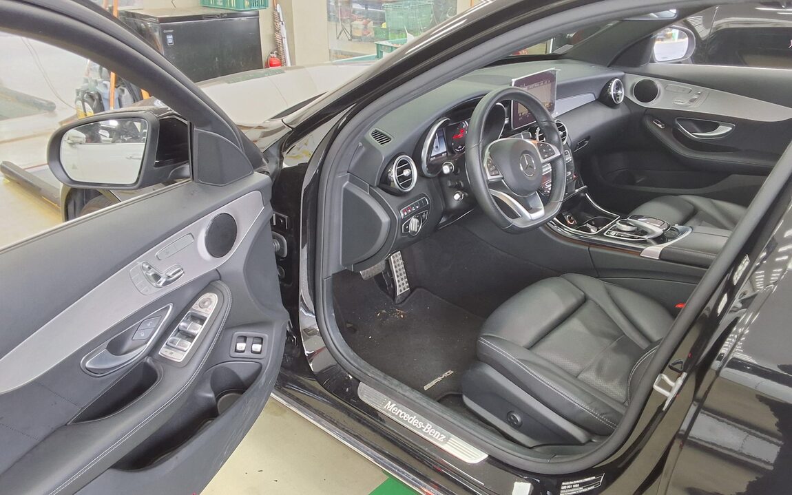 MERCEDES-BENZ C-CLASS (4TH GEN) C350 e 2018 - zdjęcie 10