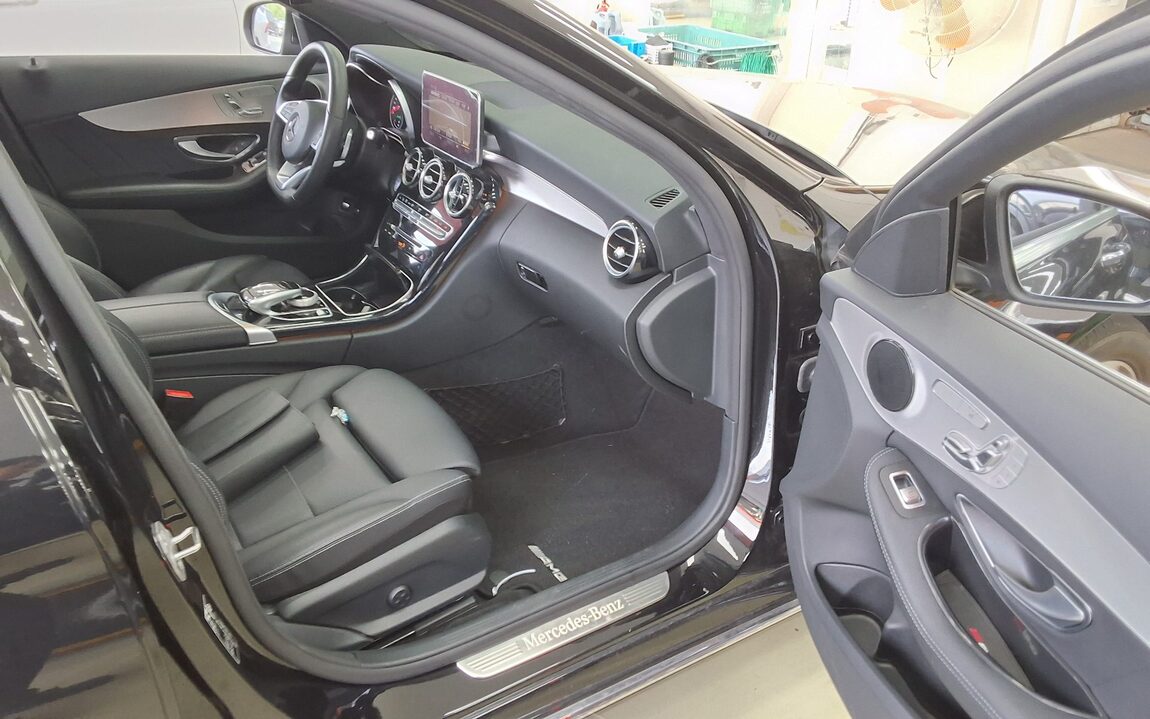 MERCEDES-BENZ C-CLASS (4TH GEN) C350 e 2018 - zdjęcie 14