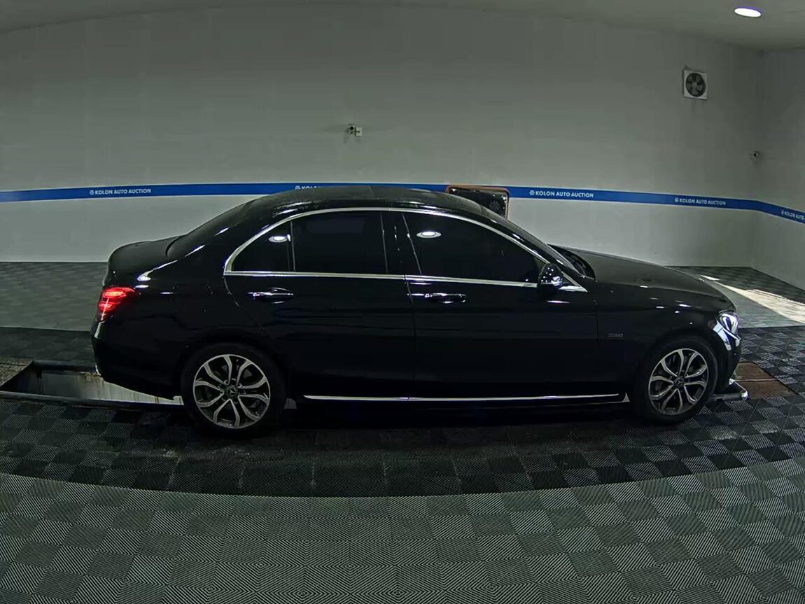 MERCEDES-BENZ C-CLASS (4TH GEN) C350 e 2018 - zdjęcie 4