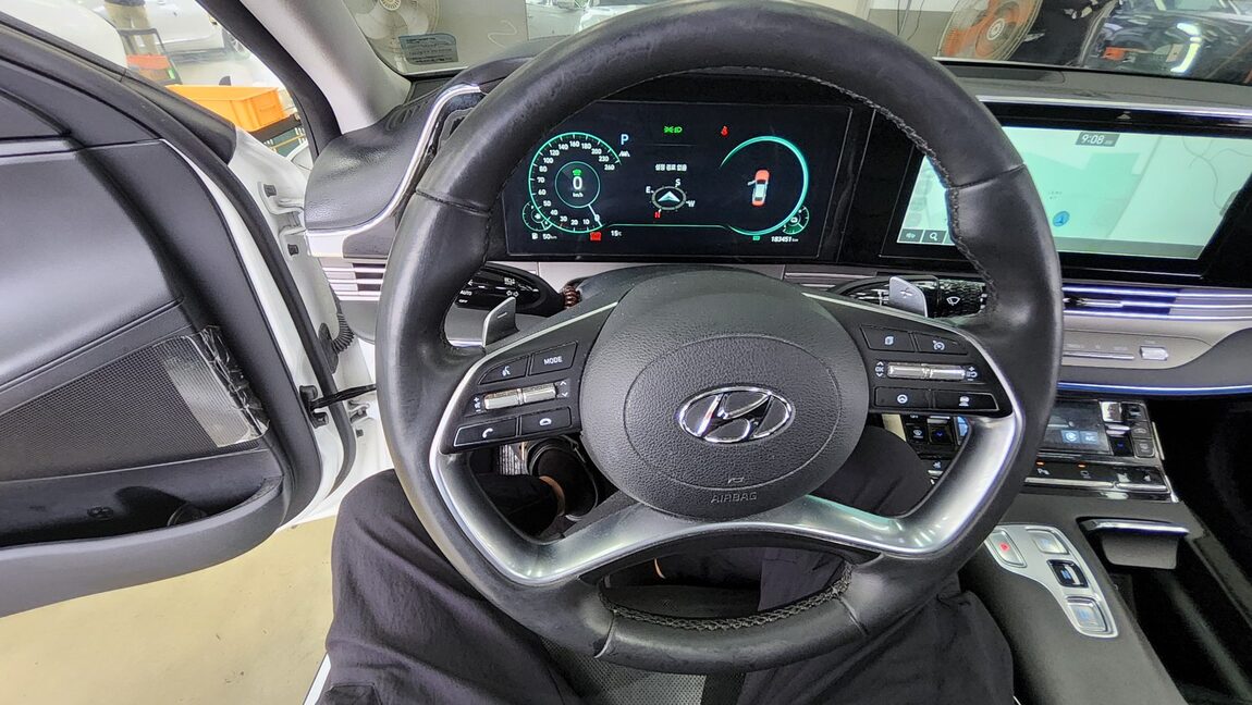 HYUNDAI THE NEW GRANDEUR IG HYBRID 2.4 HEV LE BLANC 2022 - zdjęcie 17